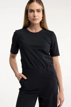 Travel Tee - black