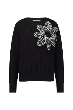 Valerie chunky flower pullover - black