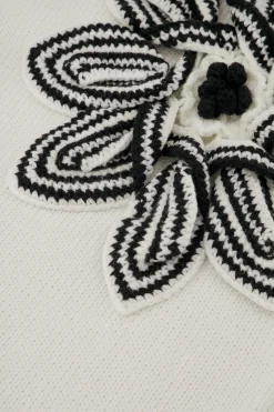 Valerie chunky flower pullover - off white